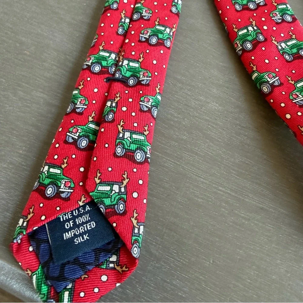 Vineyard Vines Christmas Holiday Patterned Red Silk Neck Tie